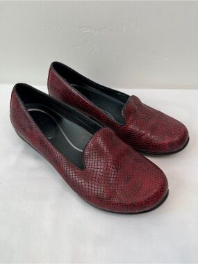 Dansko Olivia Wine Snake Embossed Leather Loafers Flats Shoes EU 37 US 6.5-7